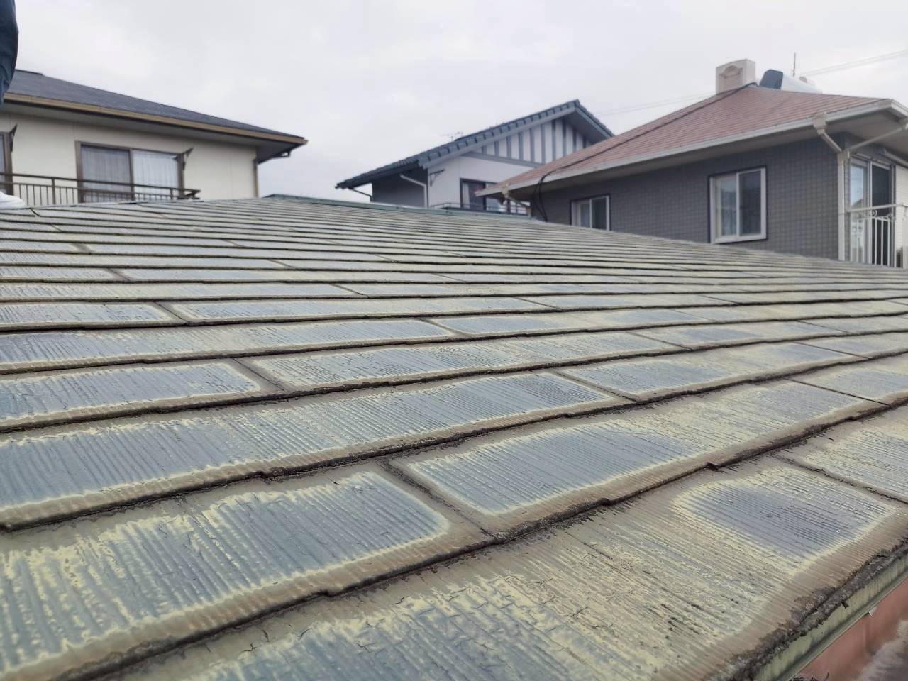 【佐世保市】築30年のスレート屋根を現地調査！屋根カバー工法前に欠かせない「下地チェック」と断熱対策