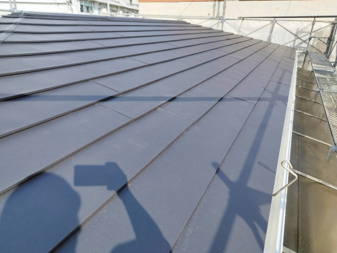 佐世保市の3階建て屋根カバー工法｜横暖ルーフと「西日本一」の雨どい工事で叶える30年安心の住まい